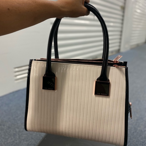 Ted Baker Patent Leather Shoulder Bag Black White - Picture 8 of 9